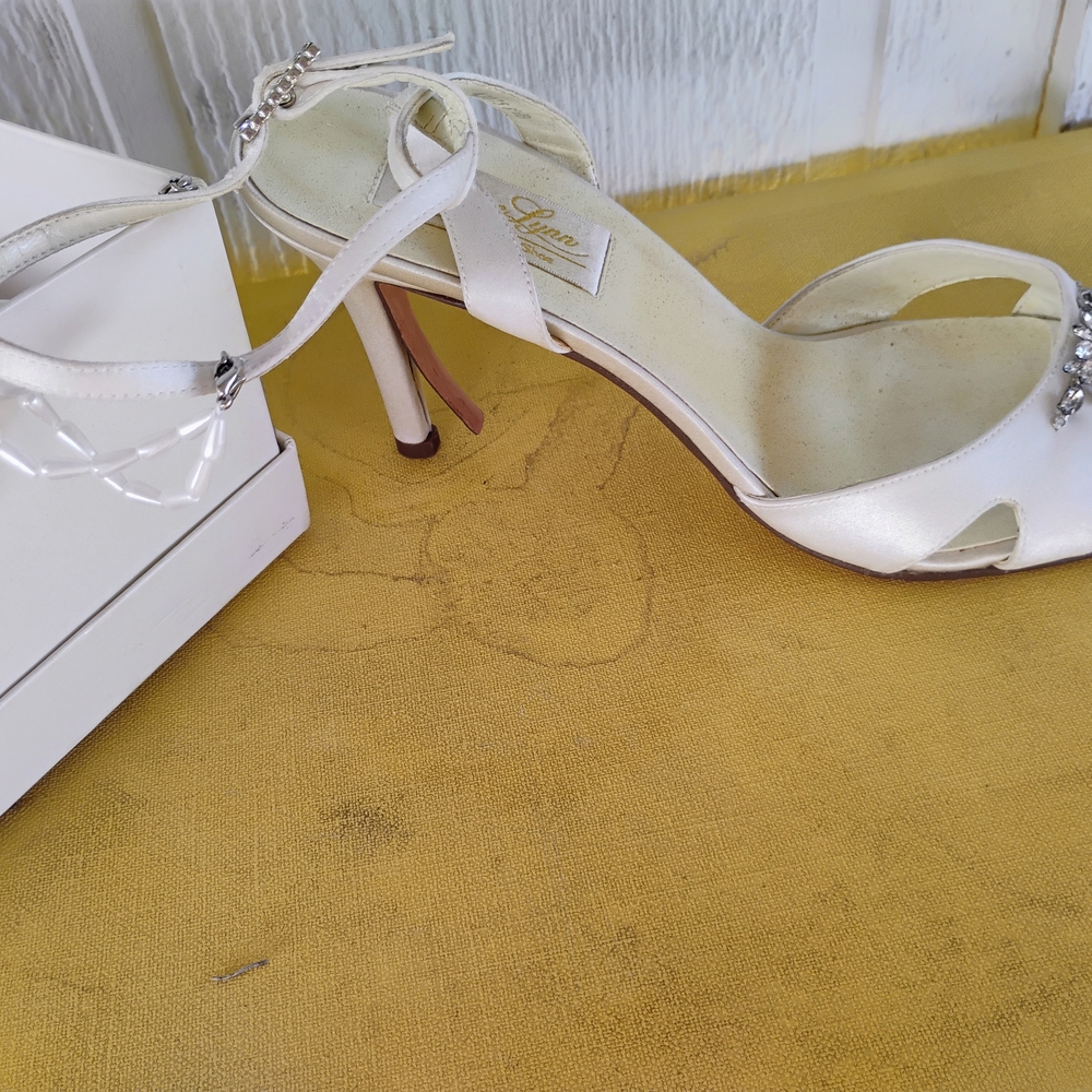 Elegant White Heels with Rhinestone Detail